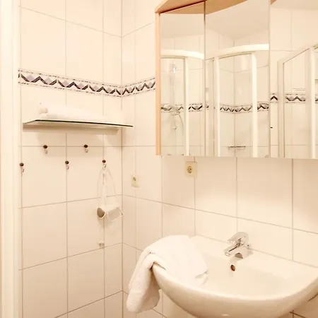 Haus Waldstrasse * Sellin (Rugen)